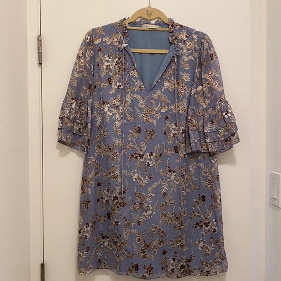 Alice + Olivia Dresses & Skirts - Alice + Olivia light blue floral dress (S/P)